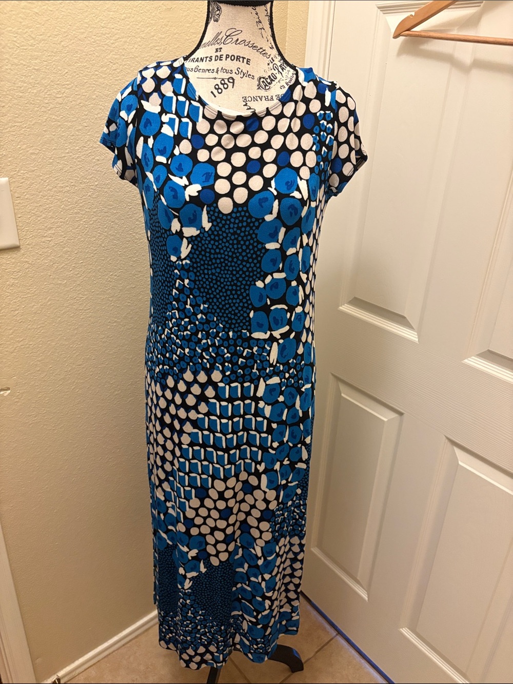 Chico's Blue and White Abstract Print Maxi Dress Travelers material A148